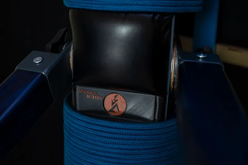 Close-up of the leather neck simulation on the Navy variant